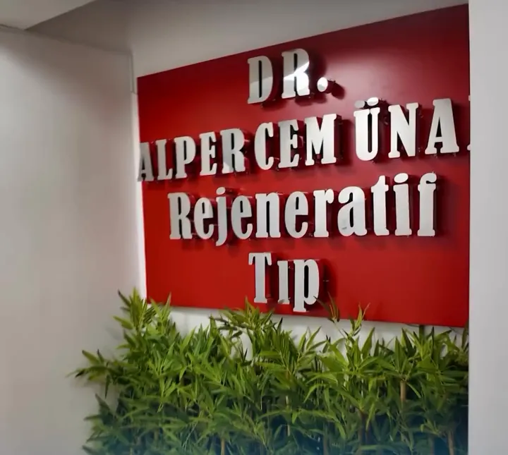 Dr. Alper Cem Ünal Rejeneratif Tıp muayenehane girişi